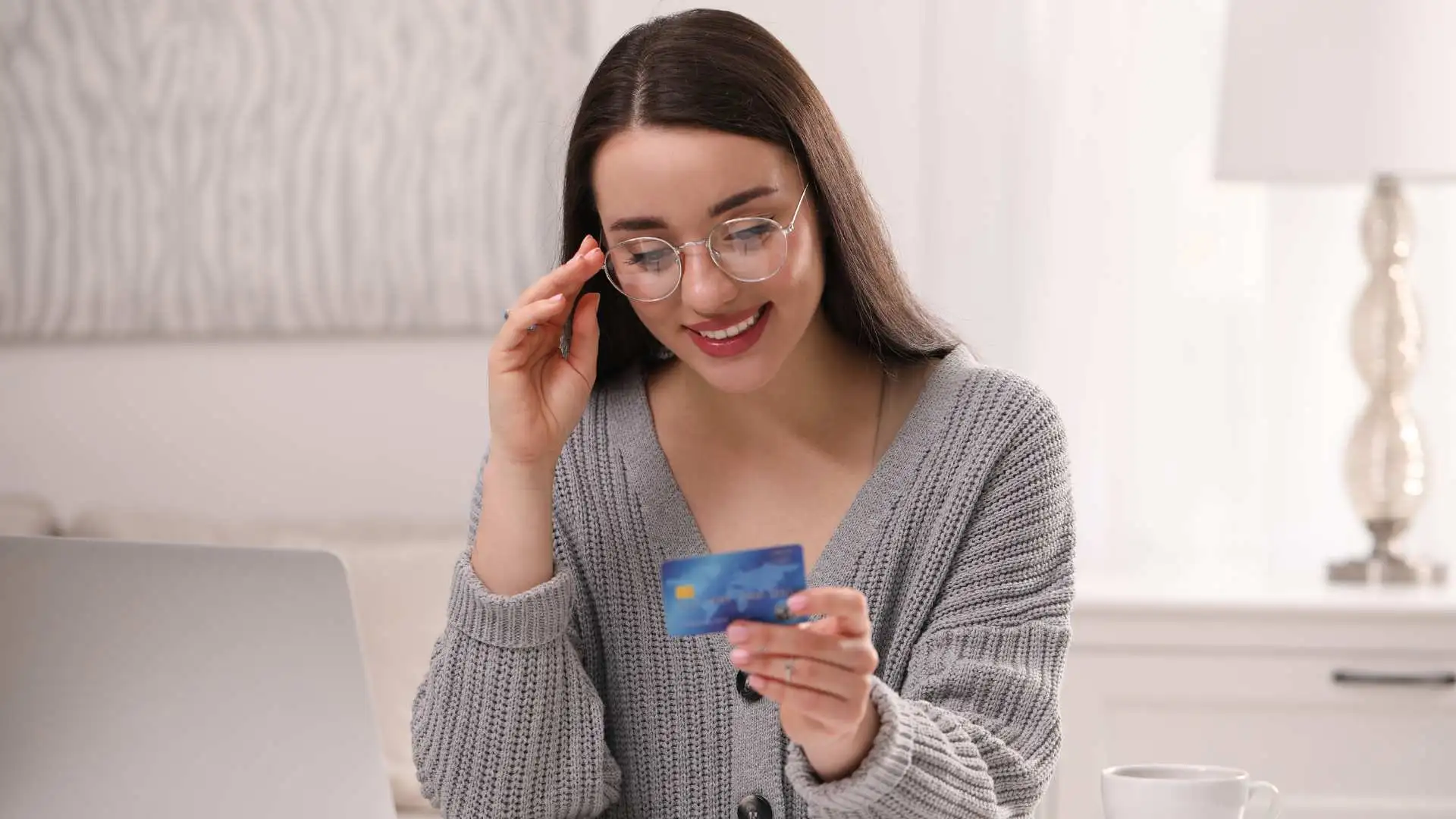 How AI Purchase Insights Help You Choose Between Brands